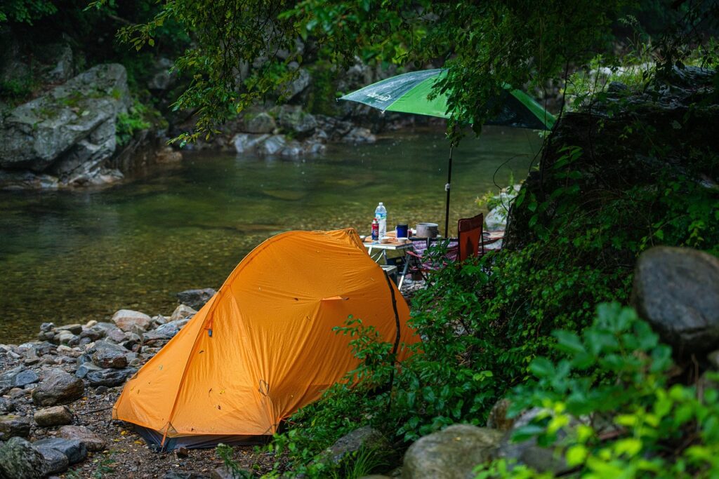 Strutture per il campeggio e il picnic alle cascate del Rio Verde